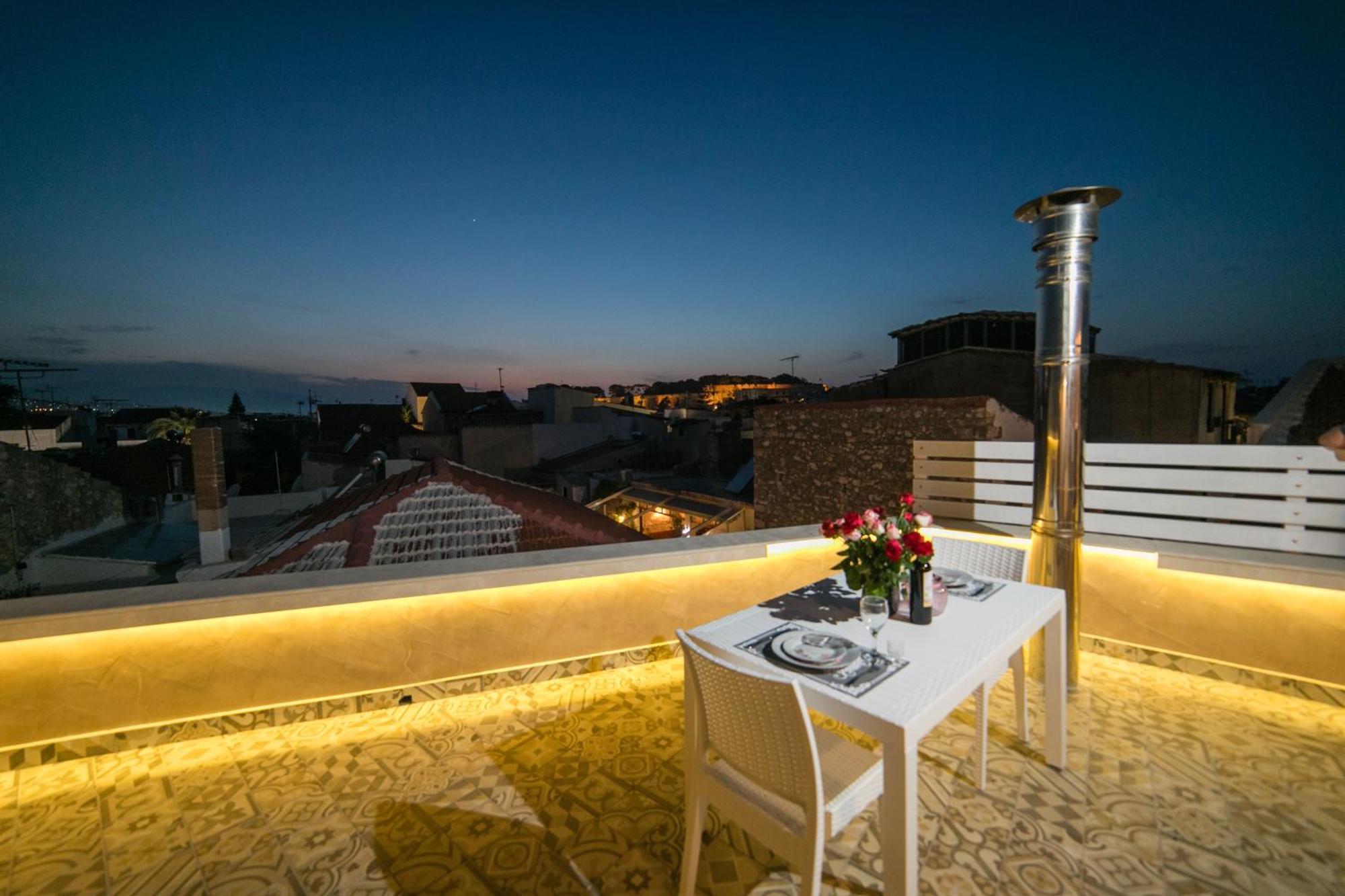 Jacuzzi Suite In The Heart Of Oldtown Rethimno Eksteriør billede